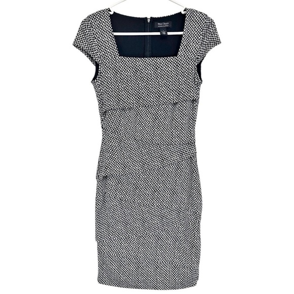 White House Black Market Dresses & Skirts - WHBM- Black/White Print Layered Front Fitted Dress w/ Cap Sleeve - Size 2